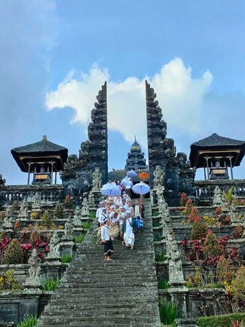 Tour the island of Bali with expert tour guides in Spanish. - Practical Tips: What to Pack for Temples and a Waterfall