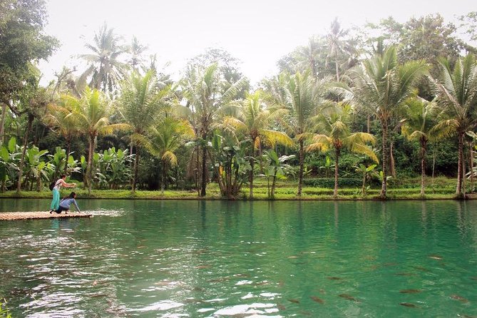 Traditional Balinese Cooking Class with Ubud Tour - Tanah Lot: the famous sea temple that earns its reputation