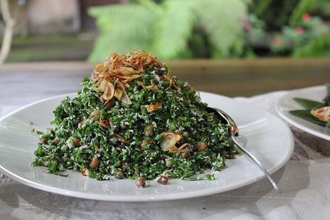 Traditional Balinese Meal in Ubud in Dewa's Family Village Home - Getting there: pickup in Ubud and where to meet if you’re outside it