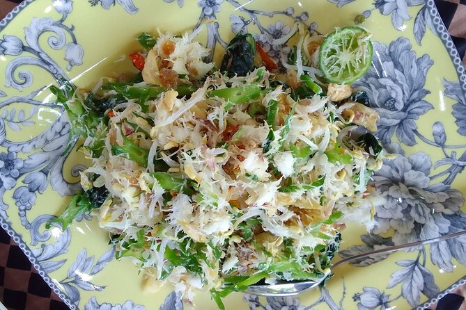 Traditional Tempeh Making & Cooking Balinese Cuisine - Balinese Spices and the Sayur Urab Plate: Vegan-Friendly by Design