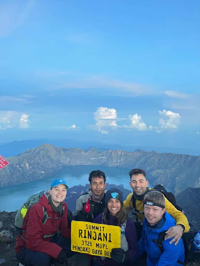 trekking mount rinjani summit join in group tour - Group dynamics and the guide/porter team that makes it feel manageable