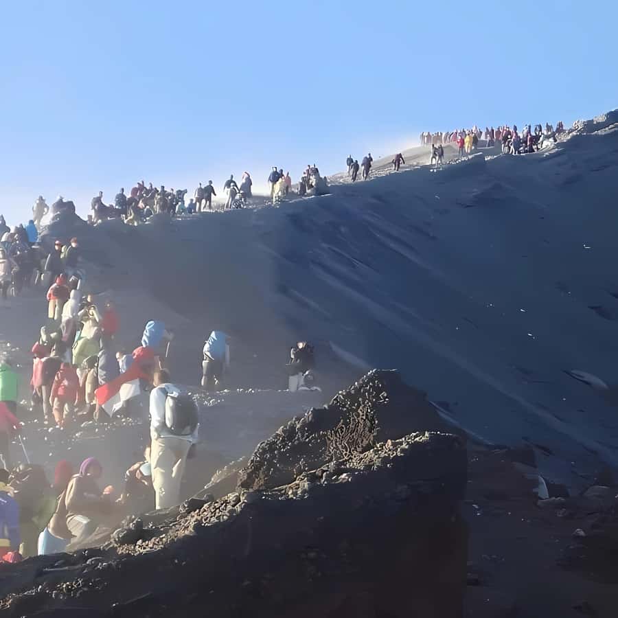 trekking mount rinjani summit join in group tour - Day 1: registering in Sembalun and trekking through open grasslands
