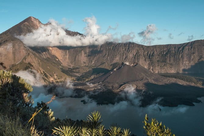 Trekking Mt. Rinjani 2D1N Via Sembalun - Crater Rim - Summit - Guide and porter team: What the experience quality usually hinges on