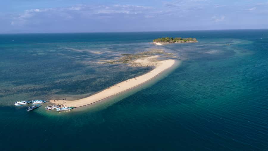 Tropical Escape: South East Lombok Beach & Snorkeling - Gili Petelu snorkeling: what to expect in the reef water