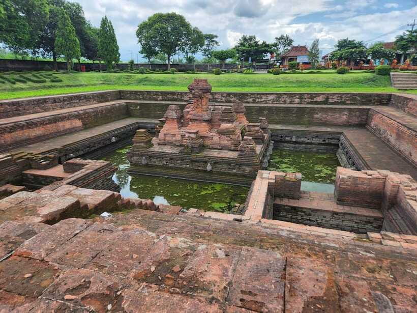 Trowulan Tour Ruin of Majapahit Kingdom - Museum of Trowulan: artifacts that connect the dots