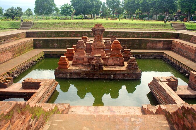Trowulan Tour Ruin of Majapahit Kingdom from Surabaya - The 6–7 hour route: each stop and what to watch for