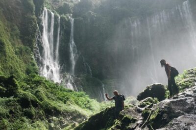 Tumpak Sewu Waterfall & Tetes Cave: A Trip from Malang & Surabaya - From parking to the top viewpoint: a short walk, big payoff