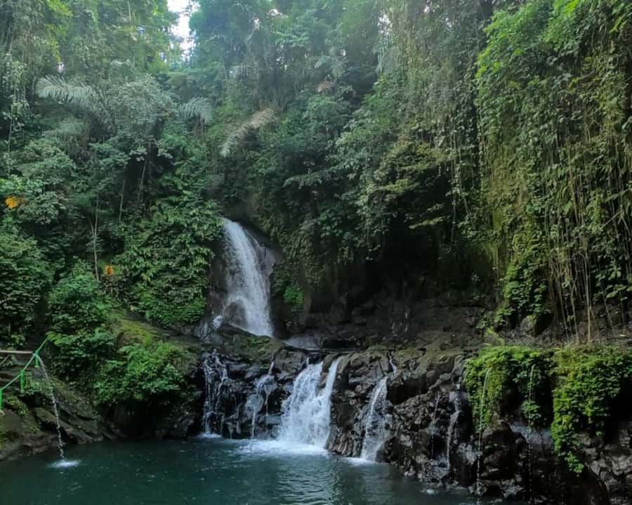 Ubud: 3 Spectacular Waterfalls In Ubud With Transfer - Stop 1: Kanto Lampo Waterfall and its rock-formation look
