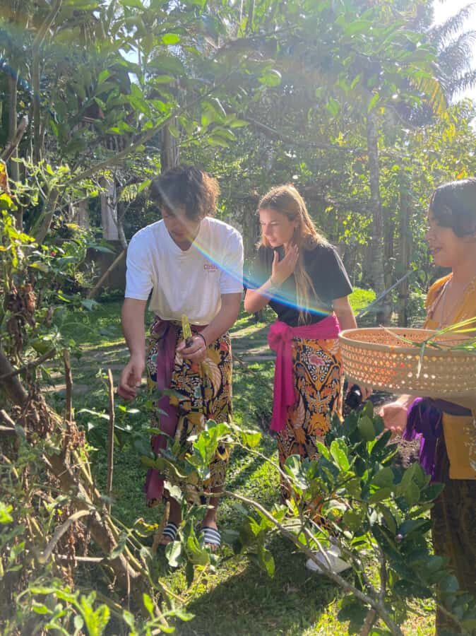 Ubud: Authentic Traditional Balinese Village Cooking Class - Make it, then eat it: lunch on the ground like locals