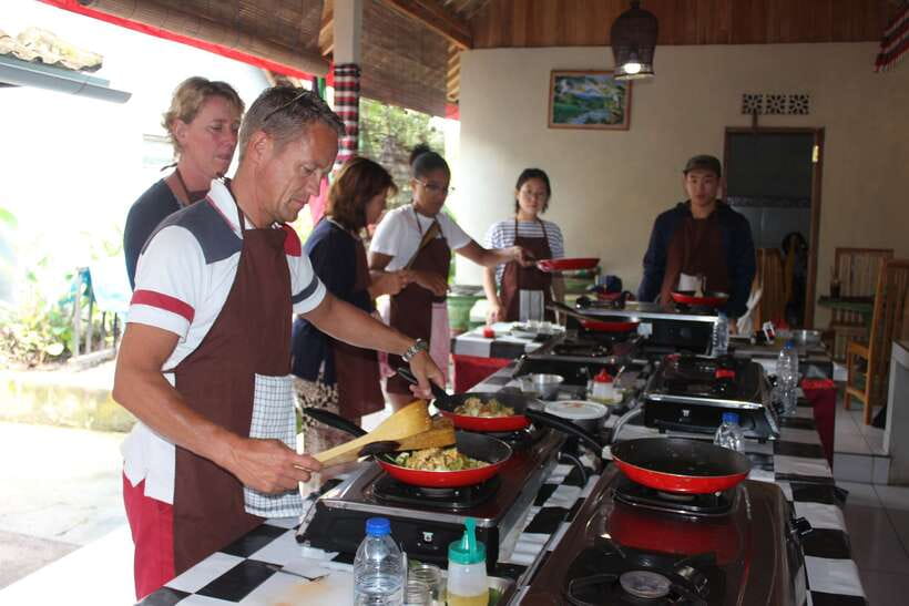 Ubud: Balinese Cooking Class and Market Tour - Morning market tour: how locals shop and snack