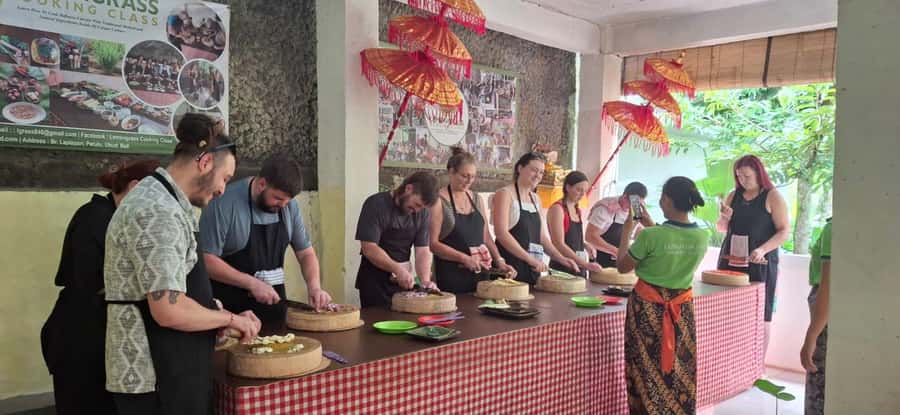 Ubud: Balinese Cooking Class, Rice Field & Market Tour - A Ubud Cooking Class That Starts Long Before the Kitchen