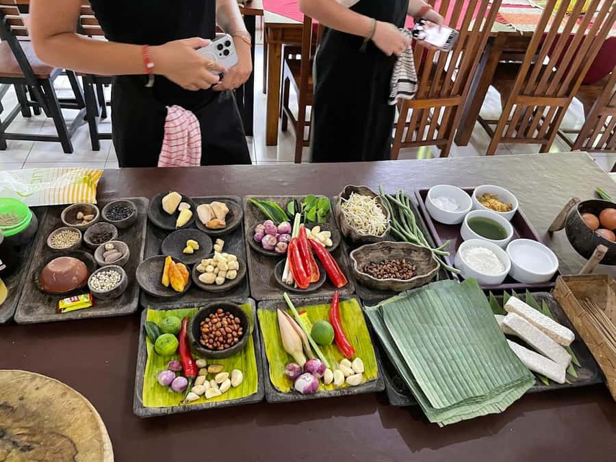 Ubud: Balinese Cooking Class, Rice Field & Market Tour - Traditional Market Tour: Spices, Fruits, Fish, and the Daily Work Behind It