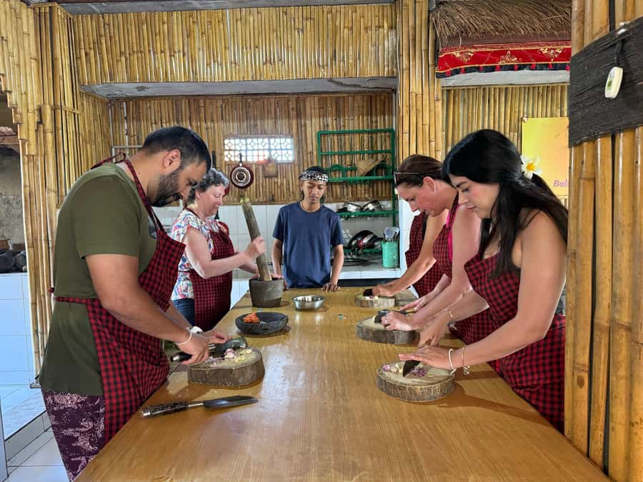 Ubud: Balinese Cooking Class with Traditional Dishes - Ubud cooking, the traditional way: Laplapan Village kitchen time