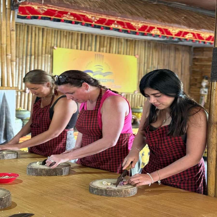 Ubud: Balinese Cooking Class with Traditional Dishes - Your menu choice: vegetarian or non-vegetarian