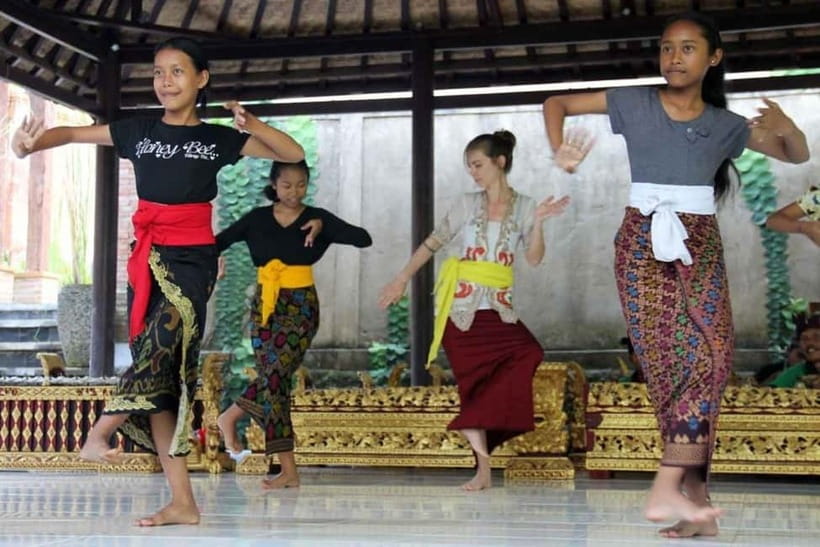 Ubud: Balinese Dance Class All Level with Pro Instructor - Warm-Up, Techniques, and the Parts That Make It Look Right