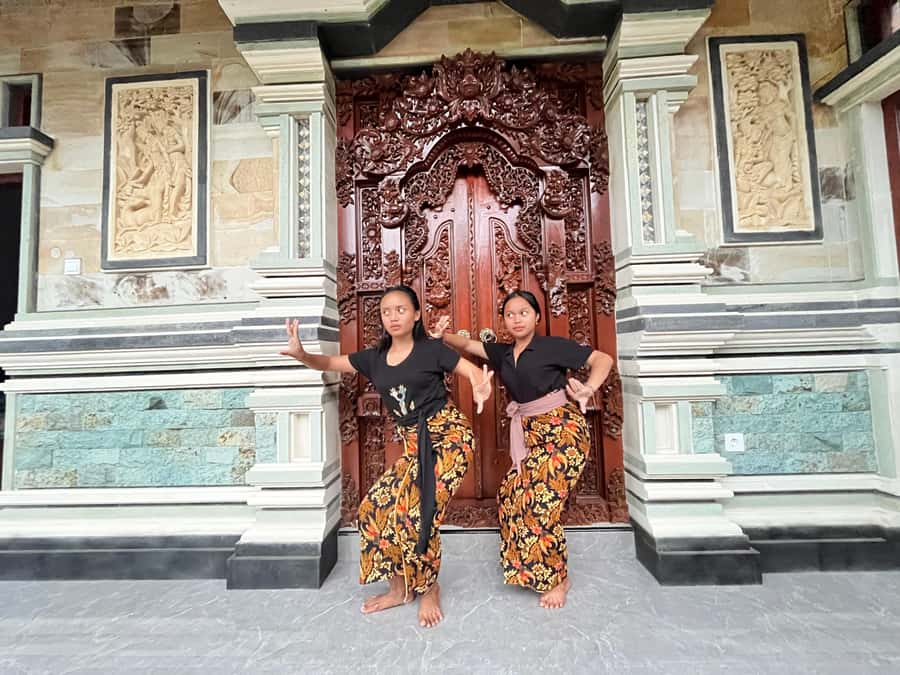 Ubud: Balinese Dance Class with Local Instructor - Balinese Dance 101 in Ubud: Pendet and Baris Basics