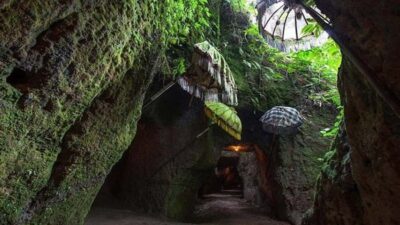 Ubud: Bayad Village, Waterfall and Cave Trek Adventure - Goa Maya: sacred statues plus a spice-and-farm lesson