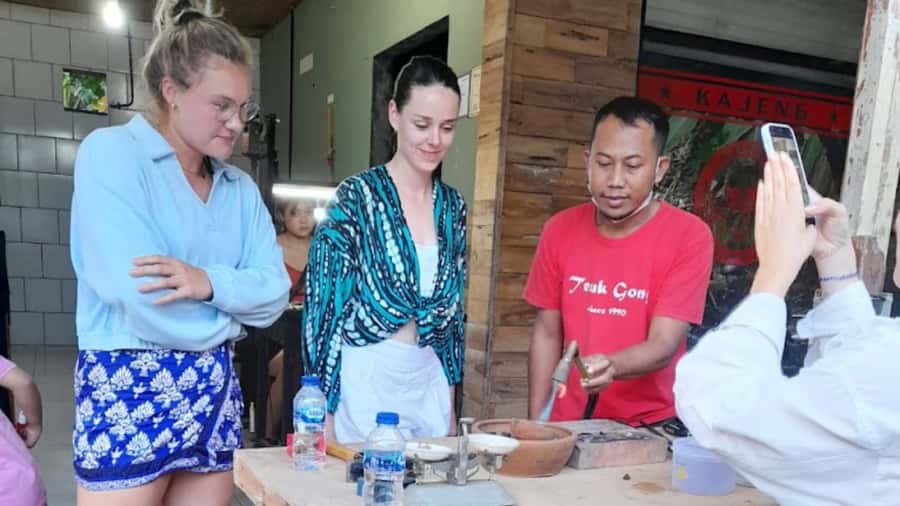 Ubud Center: Silver Class Experience with 7gr Hand Made - The Location Advantage: Easy Access in Central Ubud