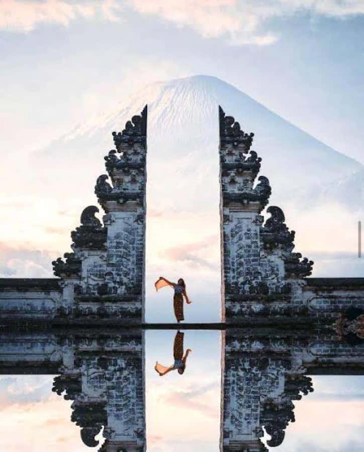 Ubud: Classic Vintage Volkswagen Custom Tour - Tirta Empul holy spring temple: the sarong rule and what to watch for