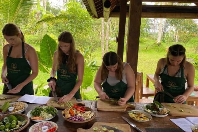 Ubud Cooking Class with Optional Market Visit Pickup Included - Eating Together in Ubud: Food, Photos, and People Time