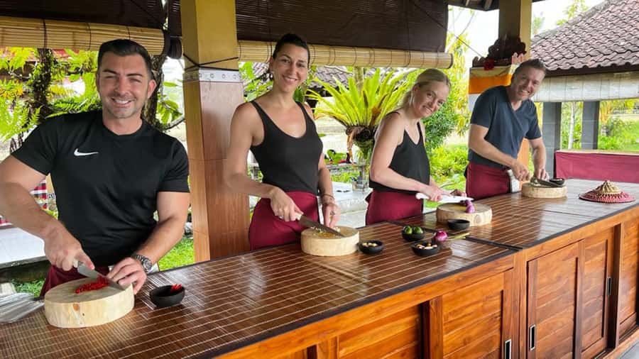 Ubud: Cooking Class with Transfers and Optional Market Visit - Getting There: Pickup Options and the Parking-Field Meeting Point