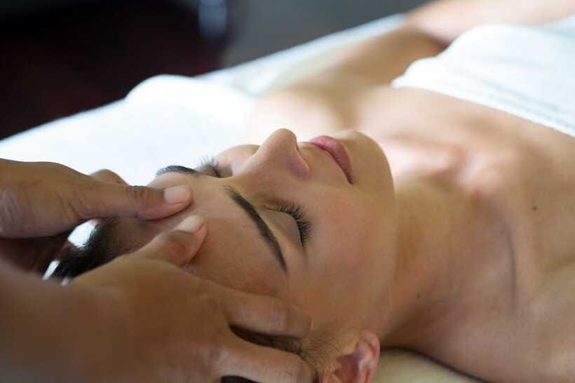 Ubud: Couple Spa Treatment with Bath Ritual & Sparkling Wine - Organic Body Scrub to Refine Skin Texture