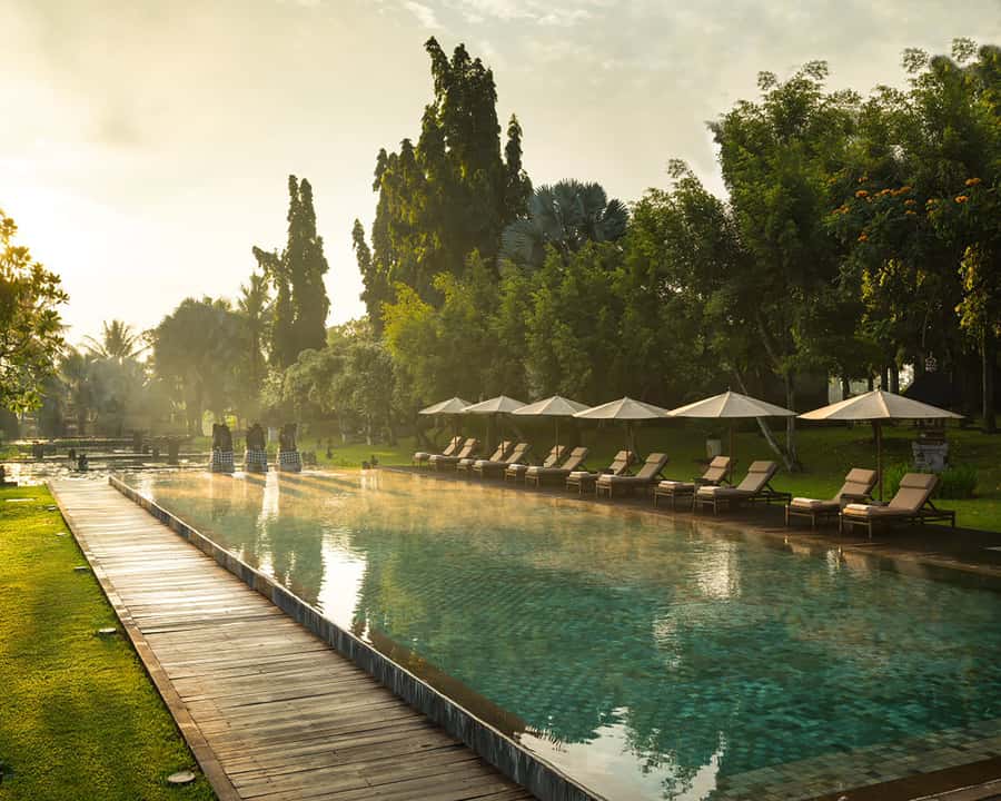 Ubud: Floating Breakfast and Hot Air Balloon Experience - Floating Breakfast on the Infinity Pool: The Romantic Part