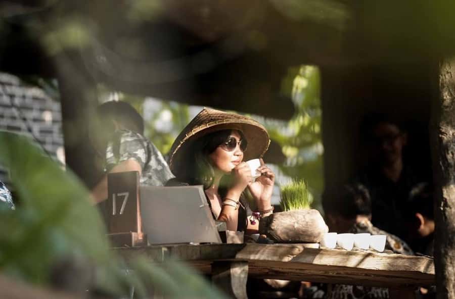 Ubud: Floating Breakfast, Jungle Swing & Spa Romantic Tour - Floating Breakfast in Ubud: The Moment You’ll Remember