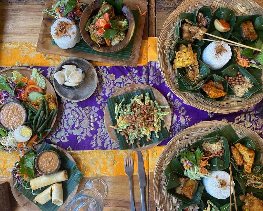 Ubud: Gianyar Night Market Food Tour with up to 17+ Tastings - Should You Book It?