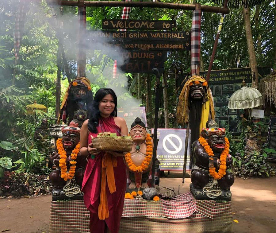 ubud griya beji waterfalls : purification ceremony - The Flow of Your Day: From Registration to Purification Steps