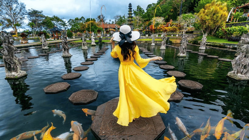 Ubud: Heaven Gate Lempuyang, Water Palace & Waterfall Tour - Coffee plantation visit: traditional process and tasting that can surprise you