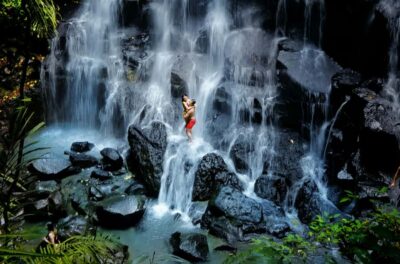 Ubud: Kanto Lampo Waterfall, Art Market, Cretya & Tanah Lot - Ubud Traditional Art Market and Ubud Palace: shop smart, look closer
