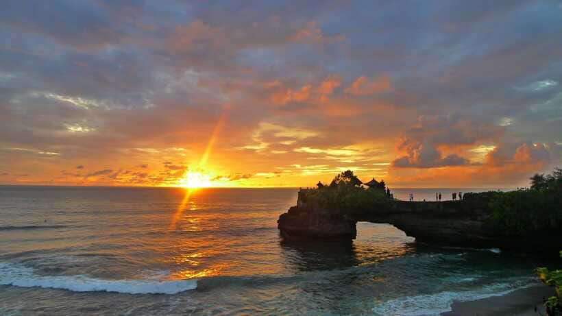 Ubud: Kanto Lampo Waterfall, Art Market, Cretya & Tanah Lot - Driver and guide impact: why names like Widi and Andre matter