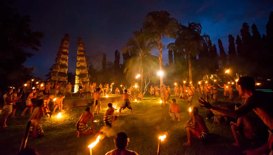 Ubud: Kecak Dance and Royal Balinese Dinner - The quick post-show photo moment you shouldn’t skip