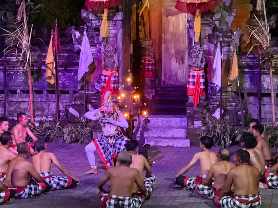 Ubud: Kecak & Fire Dance Show at Batubulan Village - Kecak & Fire at Puseh Temple: the setting that changes everything