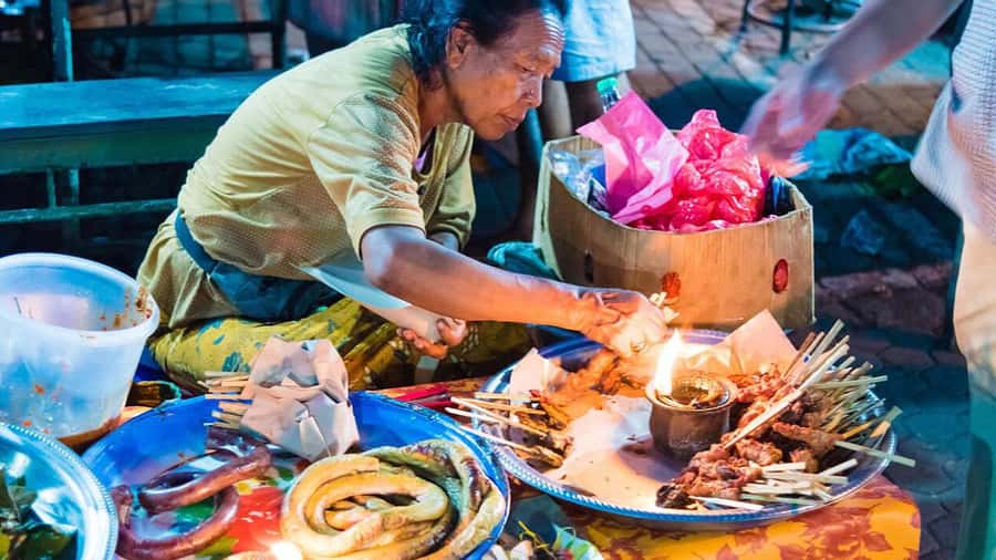 Ubud: Night Market Feast with Balinese Culinary Odyssey - Inside the Stalls: Savory Grills, Sweet Snacks, and Bab i Guling