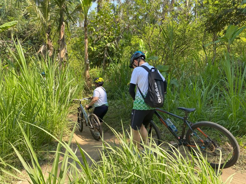 Ubud : PRIVATE Bike Tour inside Rice Field with meal & pool - Lunch at a local restaurant, then a pool reset
