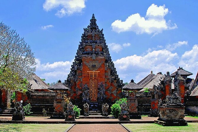 Ubud Private Tour : Ubud Temple and Authentic of Ubud - Sacred Monkey Forest Sanctuary: Watching Macaques Up Close