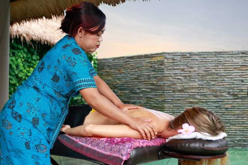 Ubud: Relaxing Balinese Full Body Massage Home Service - Languages and communication: English and Indonesian
