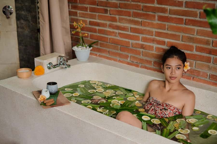 Ubud: Relaxing Spa Balinese Massage Package - The Royal-Style Cleansing Step: Spice Paste, Cendana, and Turmeric