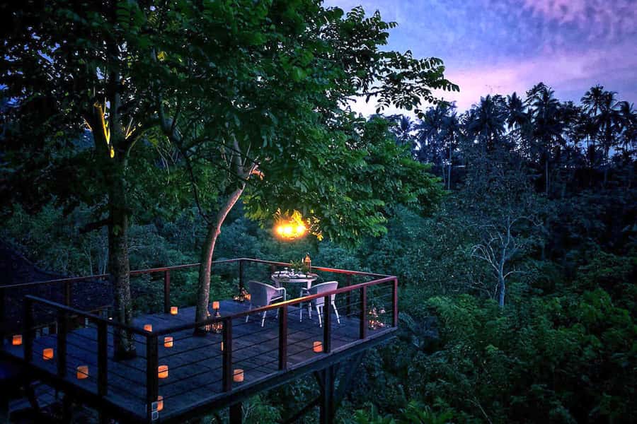 Ubud: Romantic Dinner on a Forest Tree Deck - Entering Kamandalu Ubud’s forest dinner world