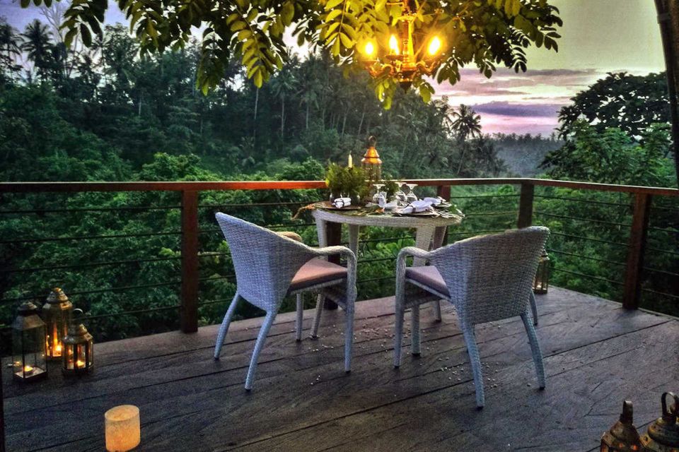 Ubud: Romantic Dinner on a Forest Tree Deck - Service that makes it feel planned (not staged)