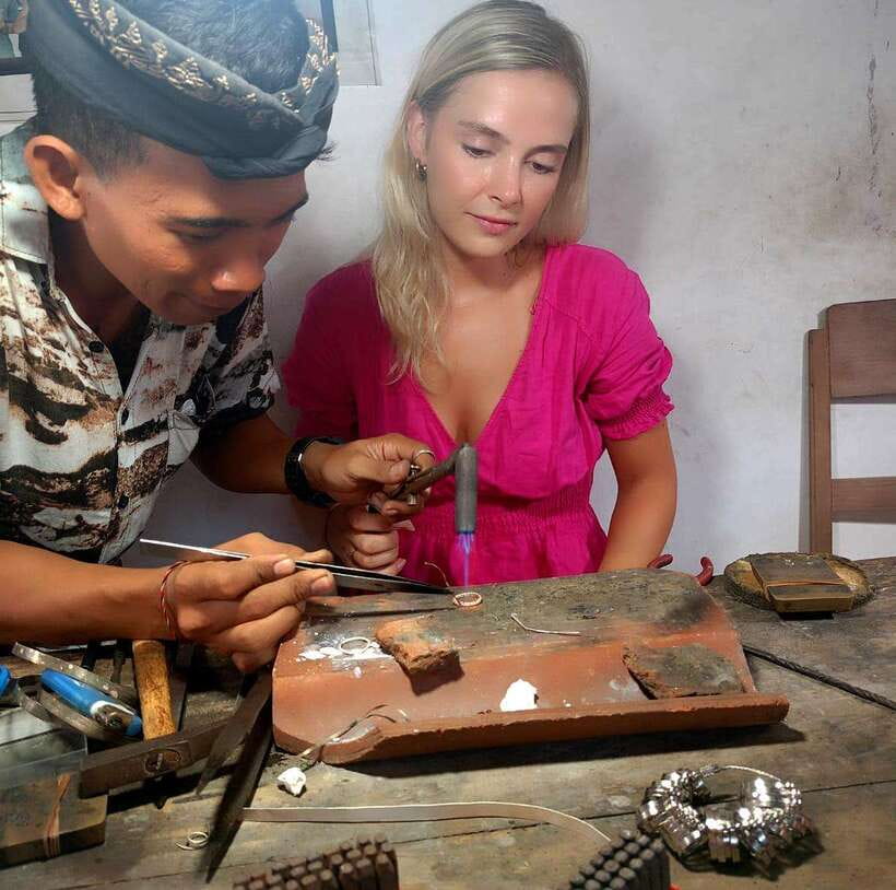 Ubud Silver Class: Unveiling the Secrets of Jewelry Artistry - The welcome drink and how the hosts set the tone