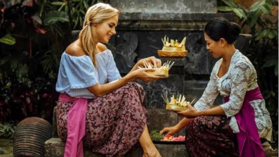 Ubud: Soul Retreat & Holistic Mantra Healing Experiences - The blessed Tridatu bracelet: a small object, a big symbolic cue