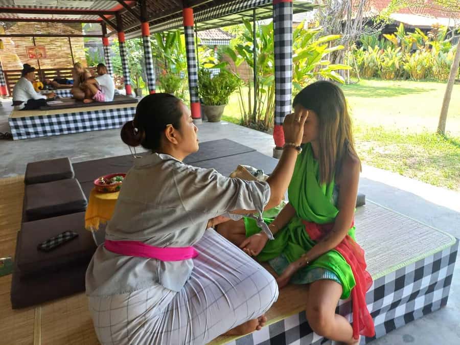 Ubud: Spiritual Cleansing, Palm Reading, & Trauma Healing - Palm Reading in Ubud: Your Lines, Your Guidance