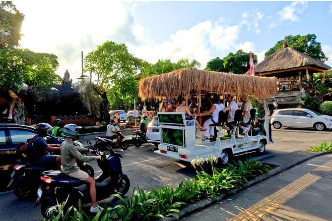 Ubud Sunset Mixology Tour by TikiBus - The mixology hour: drinks, mocktails, snacks, and a lively onboard scene
