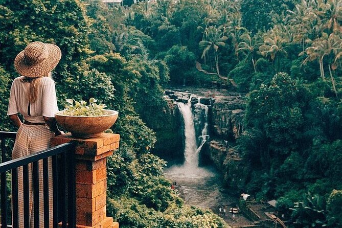 Ubud: Swing - Monkey Forest - Waterfall - Temple - Rice Terraces - Art Crafts - Stop 6: Gallery Ada Garuda—Woodcarving That Breaks Up the Outdoors