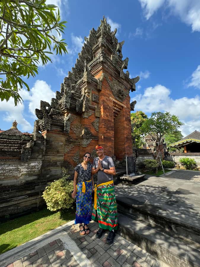 Ubud: Temple, Swing, Waterfall, Rice Terrace & Monkey Forest - Ubud Art Market: buy things you’ll use, not dust-collectors