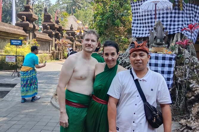 Ubud Tirta Empul Temple Swing And Waterfall Private Guided Tour - Tampaksiring tea, hot coffee, and Balinese herbs education