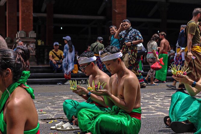 Ubud Tour - Balinese Healing By Shaman And Self Purification - Lunch at Tebasari: downtime with a jungle-view setting